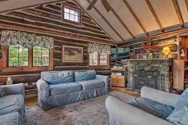 茅舍 Waterfront Lake George Cabin: Walk To Water