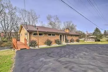 Mökkimajoitus Bristol Retreat W/ Creek Access: 2 Mi To Dtwn