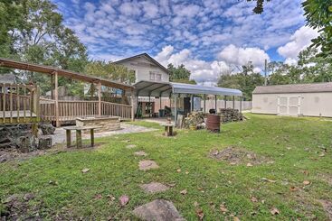 کلبه Charming Home W/ Yard, Walk To Beach & Casino