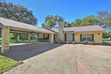 コテージ Glen Rose Ranch House   Walk To Downtown!