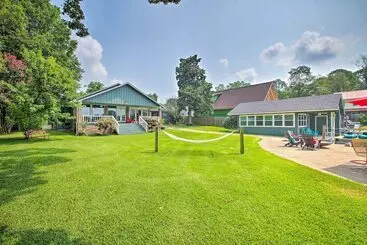 Mökkimajoitus Kayaks & Dock: Lakefront Hot Springs Hideaway