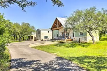 コテージ Johnson City Home W/ Hot Tub   Close To Wineries!