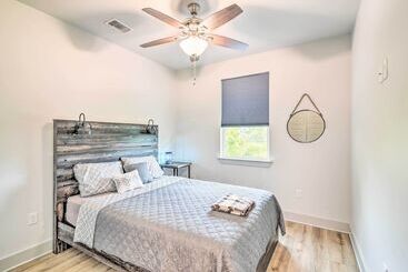 Сельский дом Modern Waveland Home W/ Deck Walk To The Beach!