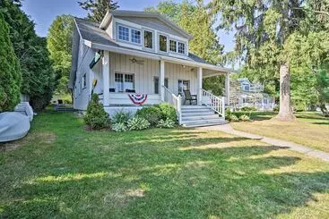 Waterfront Petoskey Cottage W/ Deck + Grill!