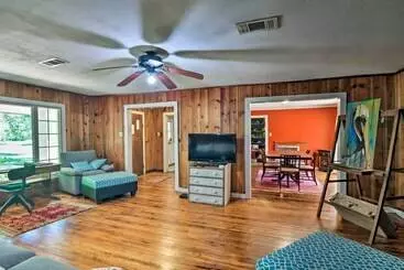 Mökkimajoitus Secluded Baton Rouge Area Hideaway W/ Lawn!