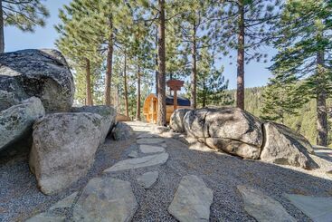 Сельский дом Secluded Mountain Cabin: Sweeping Lake Tahoe Views