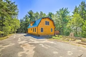 コテージ Spacious Down East Cabin W/ Deck + Views!