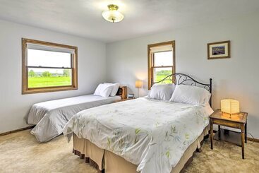 بيت ريفى Stunning Wisconsin Retreat On Active Farm!