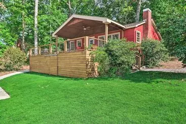 Mökkimajoitus Waterfront Lake Martin Home W/ Grill & Beach!