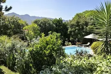 تختخواب و صبحانه Alba House Guest House