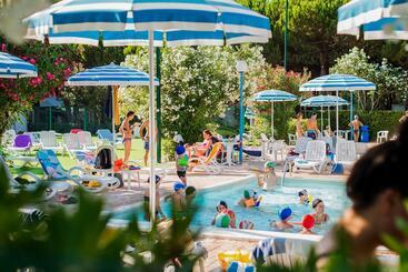 هتل Salinello Camping Village