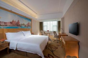 Vienna Hotel Shenzhen Longhua Renmin South Road Branch