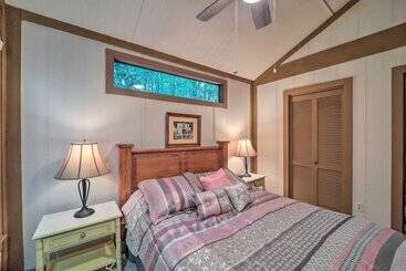 Сельский дом Ski Resort Cabin W/ Deck In Beech Mountain!