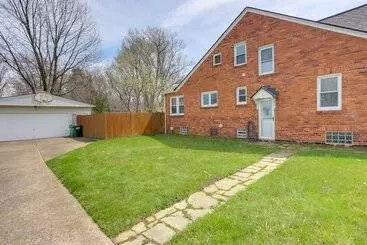 Mökkimajoitus Chic Home W/ Deck, Walk To Lake Erie!