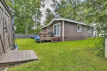 Cozy Lake Champlain Cottage W/ Private Beach!