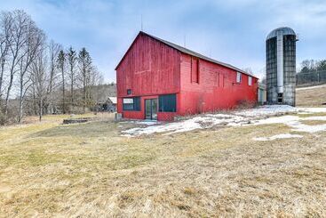 Quinta ou Casa Rural Cozy New York Retreat W/ Fire Pit & Creek Access!