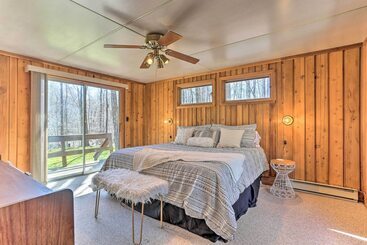 Vidéki Ház Walk To Big Bass Lake: Family Home W/ Deck!