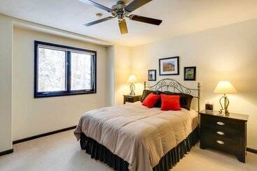 بيت ريفى Hot Tub & Ski Shuttle: Forested Breckenridge Home!