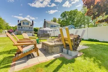 Mökkimajoitus Lakefront Home, Close To Mt Southington!