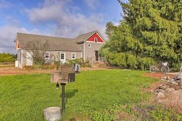 Leelanau Country Cottage ~ 4 Mi To Suttons Bay!