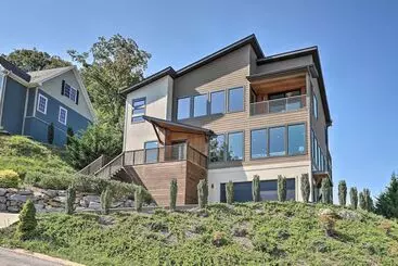 コテージ Luxe Asheville Home W/ Stunning Mountain Views!