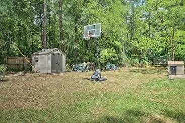 Remote Smithville Cottage: Furnished Deck & Grill