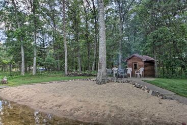 Gîte Rural Spacious Cabin On Cross Lake: Treehouse & Sauna!