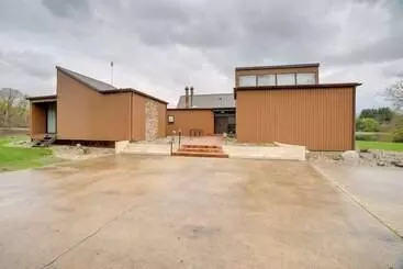 Mökkimajoitus Spacious Plymouth Hideaway On Acreage W/ Lake!