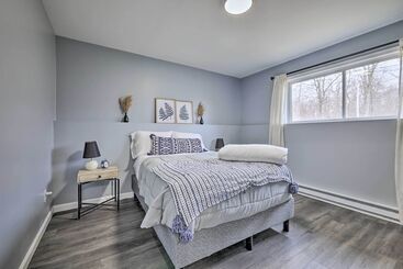 Сельский дом Poconos Vacation Rental W/ Hot Tub, 7 Mi To Skiing