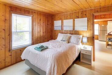 Waterfront Cottage W/ Sunroom + Patio & Grill