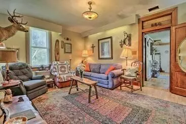 コテージ Big Dog Friendly Home W/ Porch & Private Yard