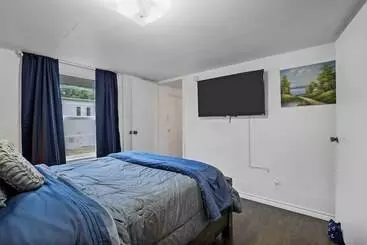 コテージ Near Water: Lake Dallas Home W/ Furnished Patio!