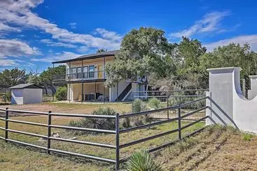 コテージ Chic Fredericksburg Retreat   Near Wineries!