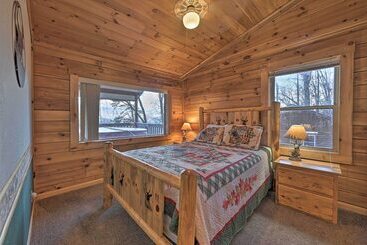 קוטג'' Cozy Deer Glen  Cabin W/ Private Hot Tub & Porch!