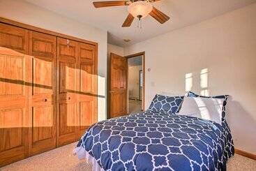 کلبه Cozy Riverfront Home W/ Fire Pit In Houghton Lake!