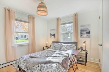 Сельский дом Delightful Home W/ Fire Pit, Walk To Lake!