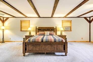 Сельский дом Thompson Home W/ Deck + Pond, 8 Mi To Elk Mountain