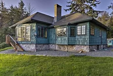 Mökkimajoitus Forested Gold Beach House W/ Panoramic Ocean Views