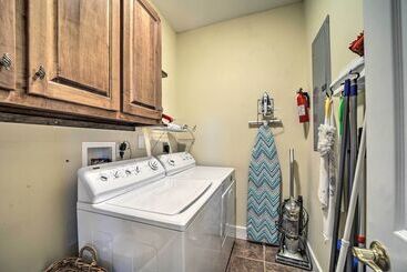 بيت ريفى Glenville Serenity Lodge  Cabin: Lake Views!