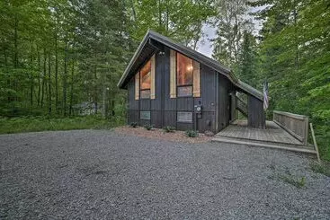 Mökkimajoitus Michigan Cabin Hideaway W/ Lake & Trail Access!