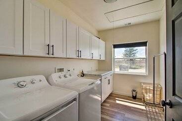 קוטג'' Luxury Albuquerque Home W/ Pool, Deck, + Hot Tub!