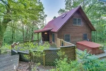 コテージ Peaceful Russellville Cabin Close To Lakes!