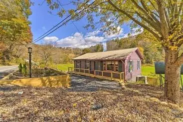 Pet Friendly Bakersville Cottage W/ Views!
