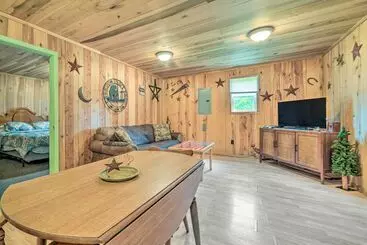 Mökkimajoitus Rustic Cabin On Farm ~ 4 Mi To Kentucky Lake!