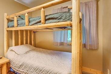 بيت ريفى Secluded Farwell Cabin W/ Fire Pit & Gas Grill!