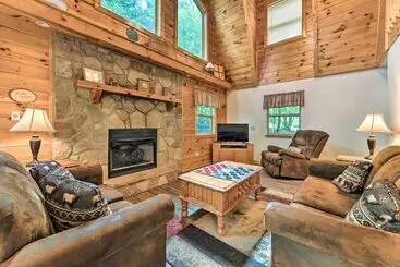 コテージ Spacious Gatlinburg Cabin W/ Private Hot Tub!