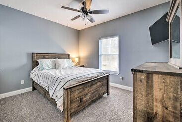 קוטג'' Waterfront Home On Lake Milton: Dock, Hot Tub