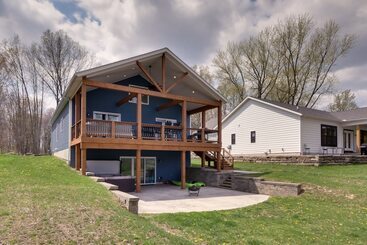 Gîte Rural Waterfront Home On Lake Milton: Dock, Hot Tub