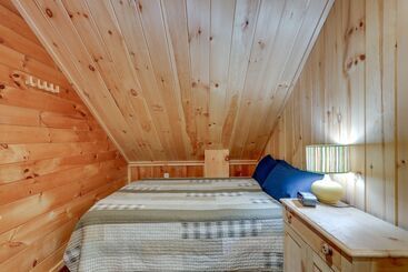 茅舍 Waterfront Newbury Retreat W/ Grill & Dock!