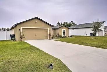 Mökkimajoitus Charming Poinciana House W/ Patio: 30 Mi To Disney